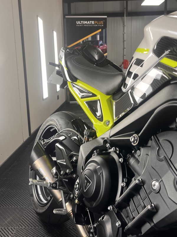 PROTÉGEZ VOTRE TRIUMPH AVEC UN PPF XPEL ET UNE PROTECTION CÉRAMIQUE DANS NOTRE CENTRE À PAU PROCHE DE TARBES, BIARRITZ, ANDORRE