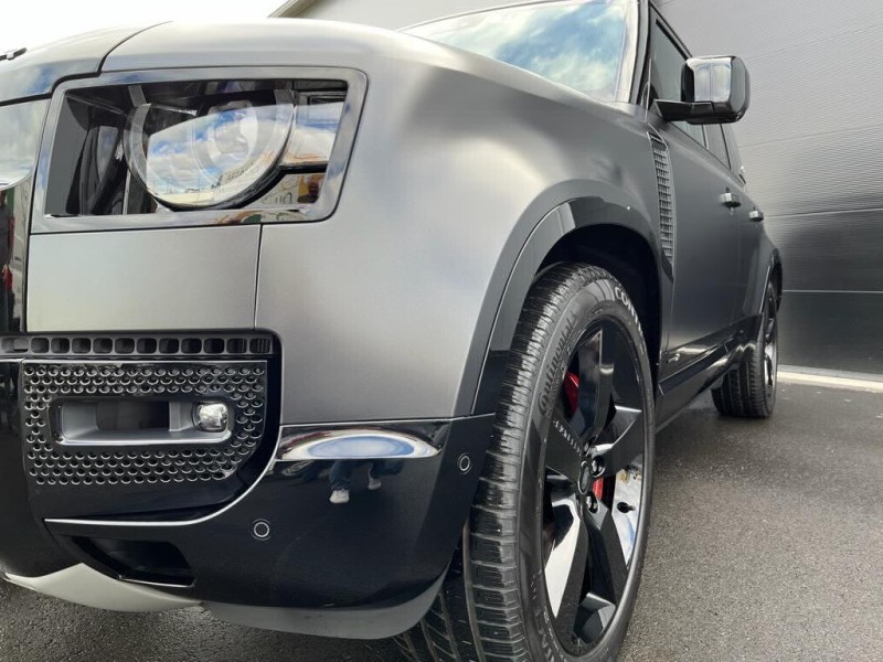 Transformez et Protégez votre peinture par un film de protection XPEL STEALTH comme ce LAND ROVER DEFENDER a proximté de PAU, TARBES et BIARRITZ