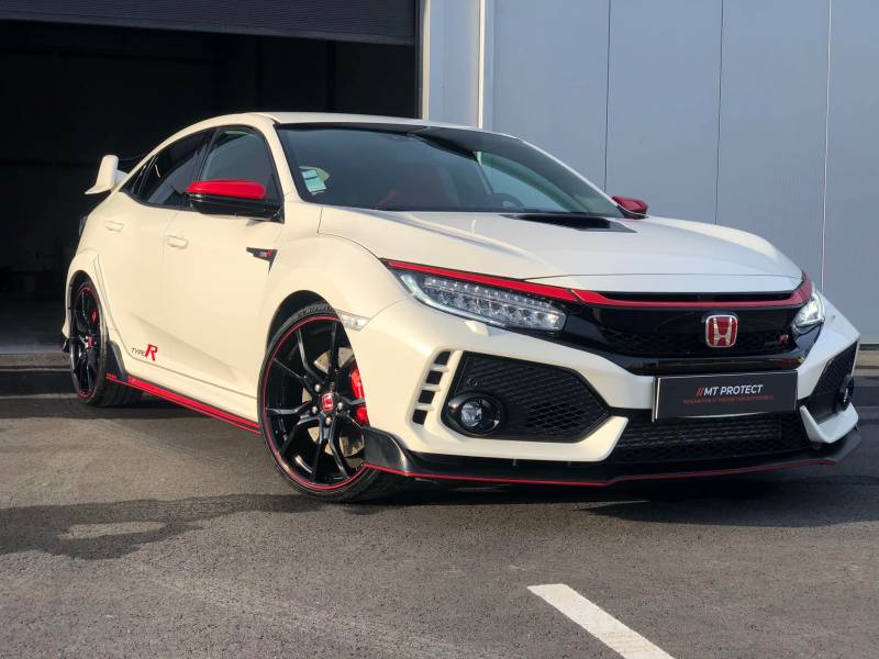 Protégez et sublimez votre voiture avec la protection céramique carrosserie Gtechniq à Pau