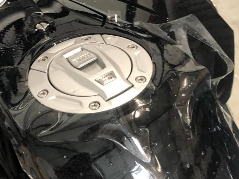 Protégez  votre moto BMW avec un film de protection XPEL et céramique à proximité de Pau et Biarritz.