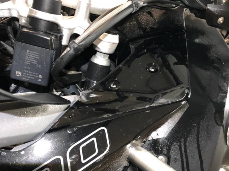 Protégez  votre moto BMW avec un film de protection XPEL et céramique à proximité de Pau et Biarritz.
