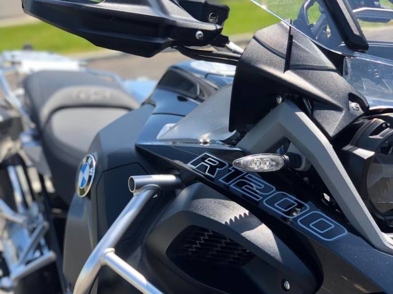Protégez  votre moto BMW avec un film de protection XPEL et céramique à proximité de Pau et Biarritz.
