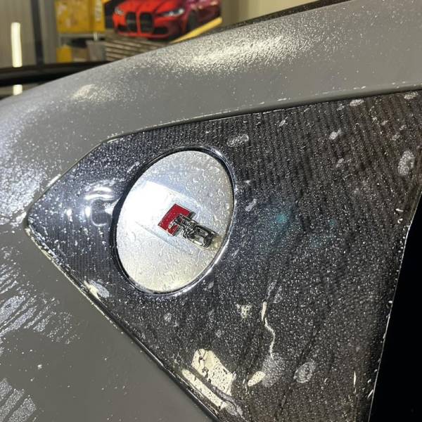 Préservez votre voiture de sport avec un film de protection PPF intégral proche de Biarritz