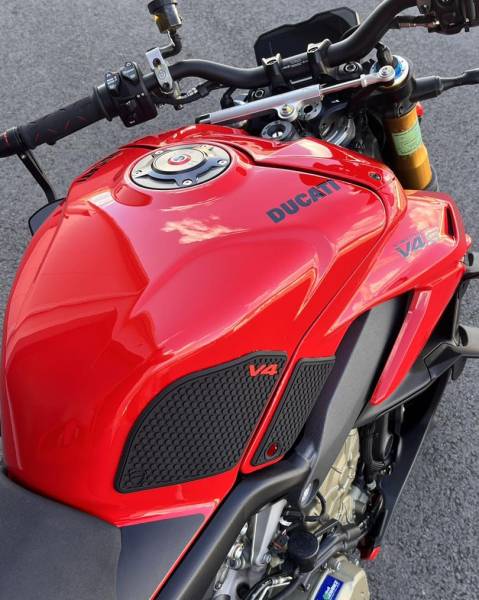 Protégez sa DUCATI avec un film de protection XPEL sur PAU