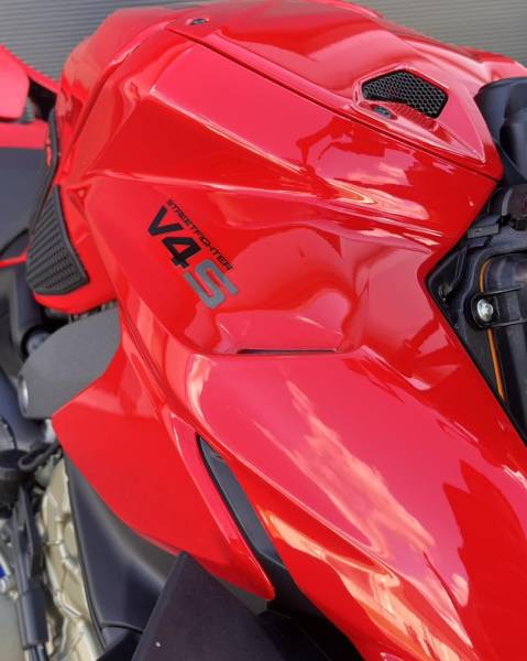 Protégez sa DUCATI avec un film de protection XPEL sur PAU