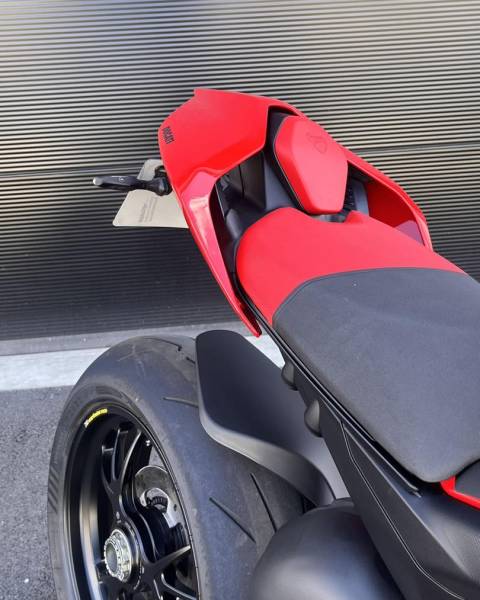 Protégez sa DUCATI avec un film de protection XPEL sur PAU