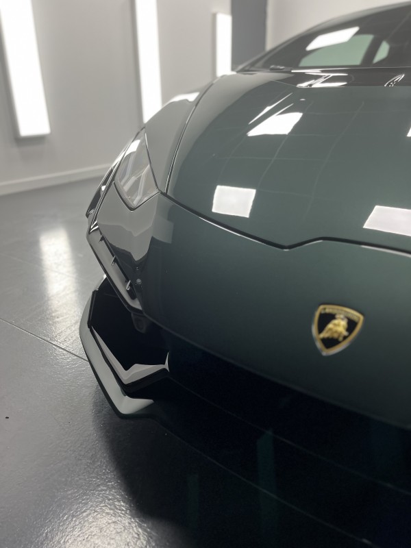 PROTÉGEZ VOTRE AUTOMOBILE SPORTIVE DE LUXE COMME CETTE LAMBORGHINI EST NOTRE SAVOIR FAIRE AVEC UN FILM DE PROTECTION XPEL À PROXIMITÉ DE PAU, TARBES, BIARRITZ