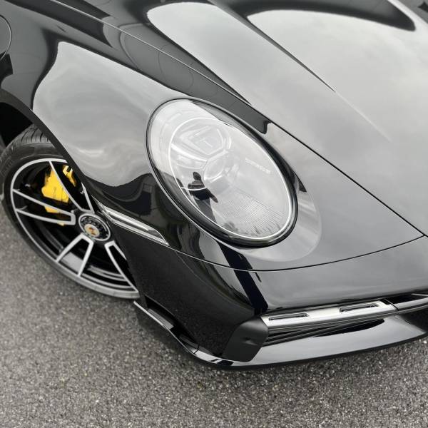 PROTEGEZ VOTRE PORSHE 992 TURBO S AVEC NOTRE FILM DE PROTECTION XPEL DANS NOTRE CENTRE SITUE A PAU PROCHE DE TARBES, BIARRITZ,DAX ET D'ANDORRE;