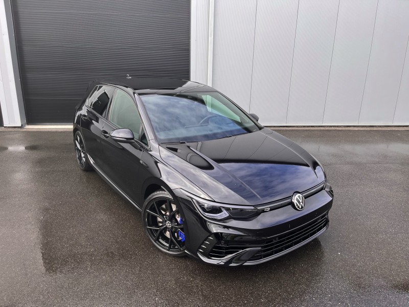 DONNER DE LA BRILLANCE À VOTRE VOLKSWAGEN GOLF R AVEC NOTRE PROTECTION CÉRAMIQUE DANS NOTRE CENTRE ESTHÉTIQUE SITUÉ À PAU PROCHE ANDORRE, BIARRITZ, TARBES.
