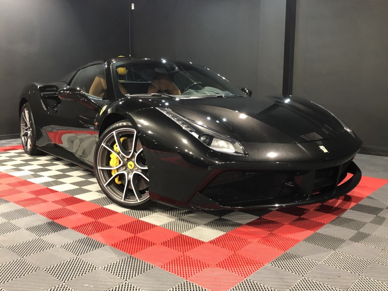 FAITES BRILLER VOTRE FERRARI 488 SPIDER AVEC NOTRE TRAITEMENT CÉRAMIQUE ET UN PPF XPEL DANS NOTRE CENTRE À PAU PROCHE D’ANDORRE, TARBES, BIARRITZ et DAX